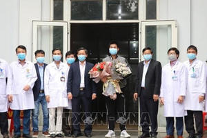 Bệnh nhân mắc COVID-19 số 18 được xuất viện ở Ninh Bình