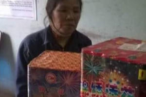 Nghệ An: Bắt giữ U50 đưa pháo nổ đi tiêu thụ