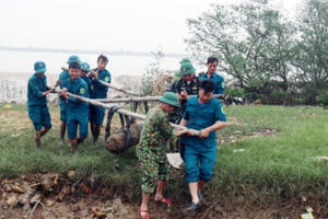 Hủy nổ thành công quả bom hơn 200 kg phát hiện trên sông Lam
