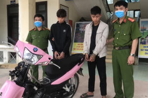 Liều lĩnh cướp Iphone trên phố đi bộ, bị bắt khi đang mang đi bán