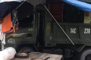 Quảng Ninh: Xe tải mất lái lao lên vỉa hè “húc” ba người thương vong