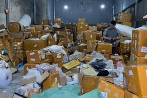 Phát hiện kho hàng nhập lậu trị giá trên 1 tỷ đồng tại Đông Anh