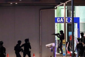 Binh sĩ Thái Lan xả súng hàng loạt: Tiếp tục đấu súng, 21 người thiệt mạng