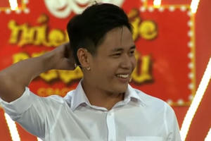 Tranh cãi nảy lửa về “hot boy trà sữa” ẵm 100 triệu Thách thức danh hài