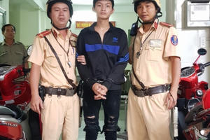 TP HCM: CSGT An Lạc bắt gọn đối tượng bị truy nã từ Bến Tre