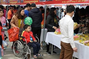 Xúc động phiên chợ 0 đồng mua bằng... tem phiếu