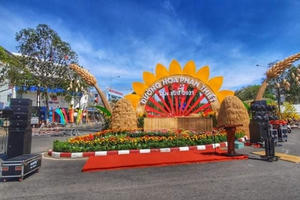 Đường hoa Phan Thiết ngập tràn hương sắc Xuân