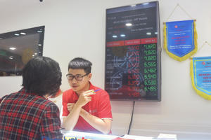 Kiến nghị bắt buộc không dùng tiền mặt khi mua/bán vàng