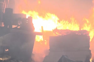 Bình Dương: "Bà hỏa" thiêu rụi hàng ngàn m2 nhà xưởng