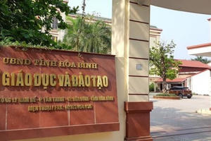 Những thí sinh được nâng điểm ở Hòa Bình: Lộ danh tính phụ huynh