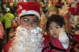 Phố phường Hà Nội lung linh đón Giáng sinh