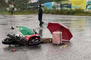 Thông tin bất ngờ vụ đôi nam nữ đang đi xe máy trên đường bị sét đánh tử vong