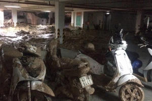 Sập vách ngăn tầng hầm tại chung cư Giai Việt: Vẫn chưa hết nguy cơ sụp tường tại khu hầm để xe bên cạnh