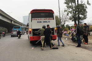 Hà Nội: Xe khách thỏa sức "lộng hành" xung quanh bến xe Mỹ Đình