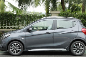 Tin kinh tế 6AM: Vàng "đứt cương", vọt lên đỉnh; Chạm tay vào tiêu chuẩn châu Âu trên xe Việt VinFast Fadil