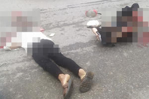 Tông vào chó chạy qua đường, chồng tử vong tại chỗ, vợ nguy kịch