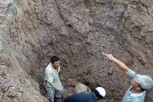 Lâm Đồng: Người dân cứu sống cặp vợ chồng bị đất vùi lấp