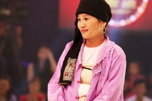 Trấn Thành quỳ lạy bái phục cô gái nhận 100 triệu