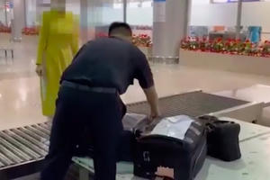 Video: Phát lộ hơn 10kg ma tuý tổng hợp được nguỵ trang tinh vi trong hành lý của tiếp viên hành không