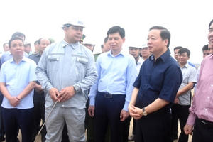 Phó Thủ tướng Trần Hồng Hà kiểm tra tiến độ Dự án mở rộng Cảng hàng không Điện Biên