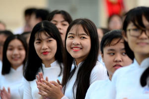 TPHCM: Nữ sinh chuyên Lê Hồng Phong xinh đẹp trong ngày tựu trường