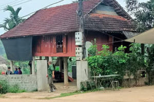 Chồng đâm vợ 3 nhát dao rồi uống thuốc độc tự sát