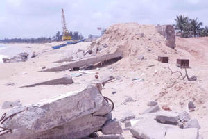 Bờ kè 80 tỉ đồng vừa đưa vào sử dụng đã hỏng