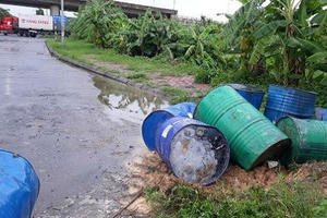 Báo động vấn nạn đổ trộm rác thải