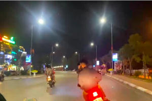 Khởi tố nhóm thanh thiếu niên chèn ép xe, khiêu khích cảnh sát cơ động Khởi tố nhóm thanh thiếu niên chèn ép xe, khiêu khích cảnh sát cơ động