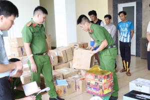 Bắt 4 đối tượng, thu gần 1,5 tấn pháo các loại