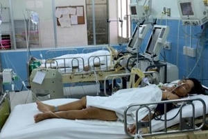 TPHCM: 4 người cùng gia đình hôn mê sâu nghi ngộ độc khí than