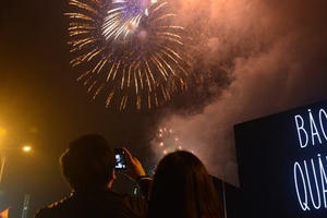 Bắn pháo hoa tầm cao nhân dịp kỷ niệm 60 năm ngày thành lập tỉnh Quảng Ninh