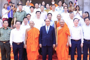 Chủ tịch nước Nguyễn Xuân Phúc thăm Học viện Phật giáo Nam tông Khmer tại TP Cần Thơ