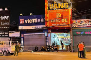 Vụ ném bom vào tiệm vàng: Nghi phạm có biểu hiện "ngáo đá", lên mạng học chế tạo bom, mìn