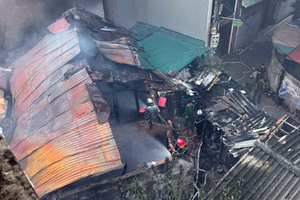 Cháy nhà sau tiếng nổ lớn ở Hà Nội, một người tử vong