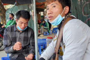 Lao động về quê đón Tết: Hành lý nhẹ nhưng tâm tư... nặng trĩu