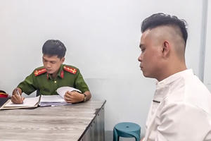 Bắt người dùng gậy sắt đánh bảo vệ ở phố đi bộ Nguyễn Huệ