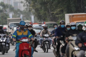 Thực hiện cách ly xã hội, bụi mịn tại Hà Nội, TPHCM vẫn tăng cao