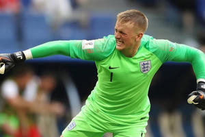 Thủ thành Pickford dính chấn thương… ngớ ngẩn
