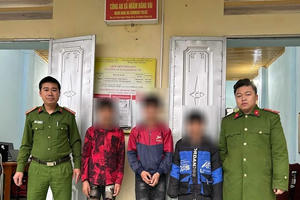 Hà Giang: Xử lý nhóm học sinh ném đá xe qua đường