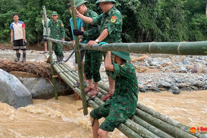 Bắc cầu vượt lũ, Bộ đội Biên phòng nối nhịp sống cho dân vùng bị cô lập Bắc cầu vượt lũ, Bộ đội Biên phòng nối nhịp sống cho dân vùng bị cô lập