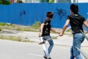 Học sinh trường bán trú dùng dao “hỗn chiến” trong bếp, 3 em trọng thương