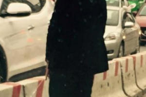 Hà Nội: Đã xác định được người đàn ông đi vệ sinh giữa đường