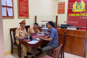 Tạm giữ phương tiện, tước giấy phép lái xe đối với tài xế đi ngược chiều trên cao tốc Nghi Sơn - Bãi Vọt