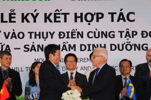 Những cú bắt tay với đại gia tỷ USD của NutiFood