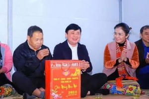 Bí thư Tỉnh ủy Nghệ An chúc Tết nhân dân, cán bộ, chiến sĩ tại huyện vùng biên Quế Phong