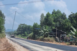 Đơn vị thi công QL 37 đi Võ Nhai làm trôi đất đá vào ruộng của người dân