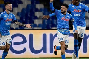 C.Ronaldo bất lực, Jugục ngã trước Napoliventus