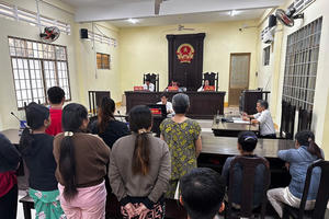 Cả nhà dắt nhau ra tòa vì cướp giật đêm Trung thu