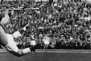 Người hùng Munich, huyền thoại Harry Gregg của Man United qua đời